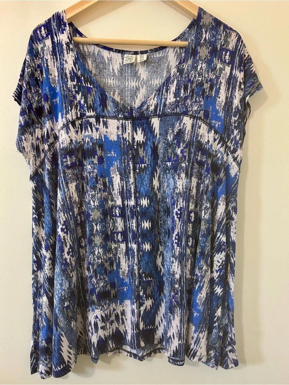 Artisan NY Blue Ikat Abstract Print V-Neck Short Sleeve Top Sz 1X